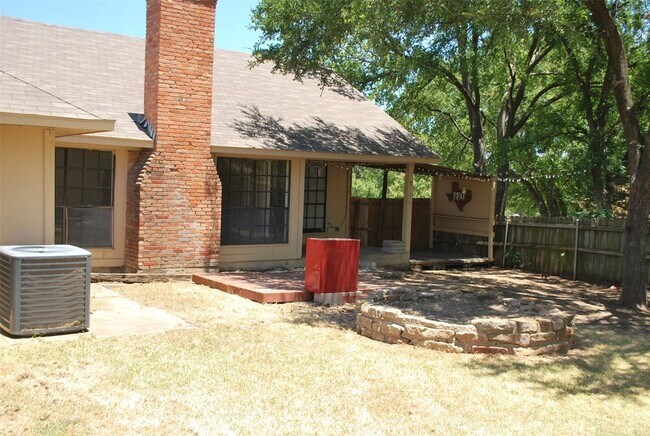 Building Photo - 1416 Sandy Creek Dr