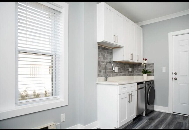 Building Photo - 0 bedroom in Chicago IL 60613