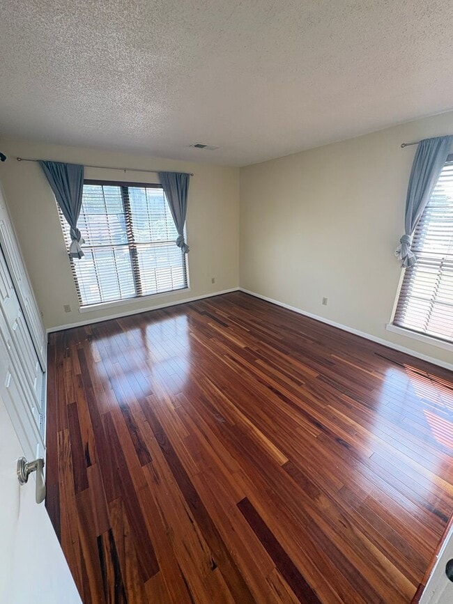 Building Photo - 12624 W 110th Terrace