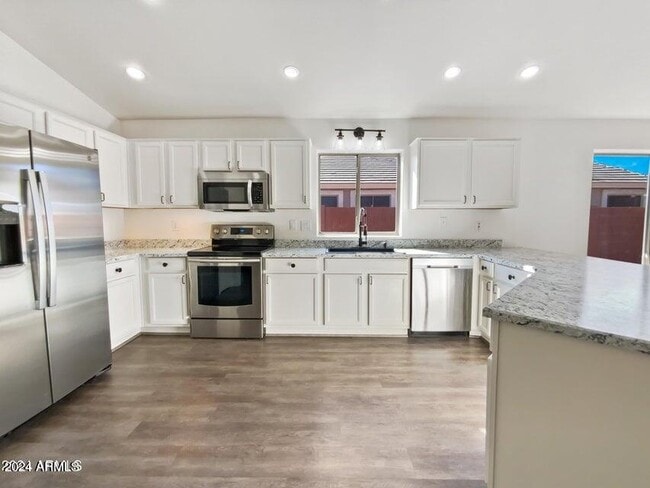 Building Photo - 866 S Cerise