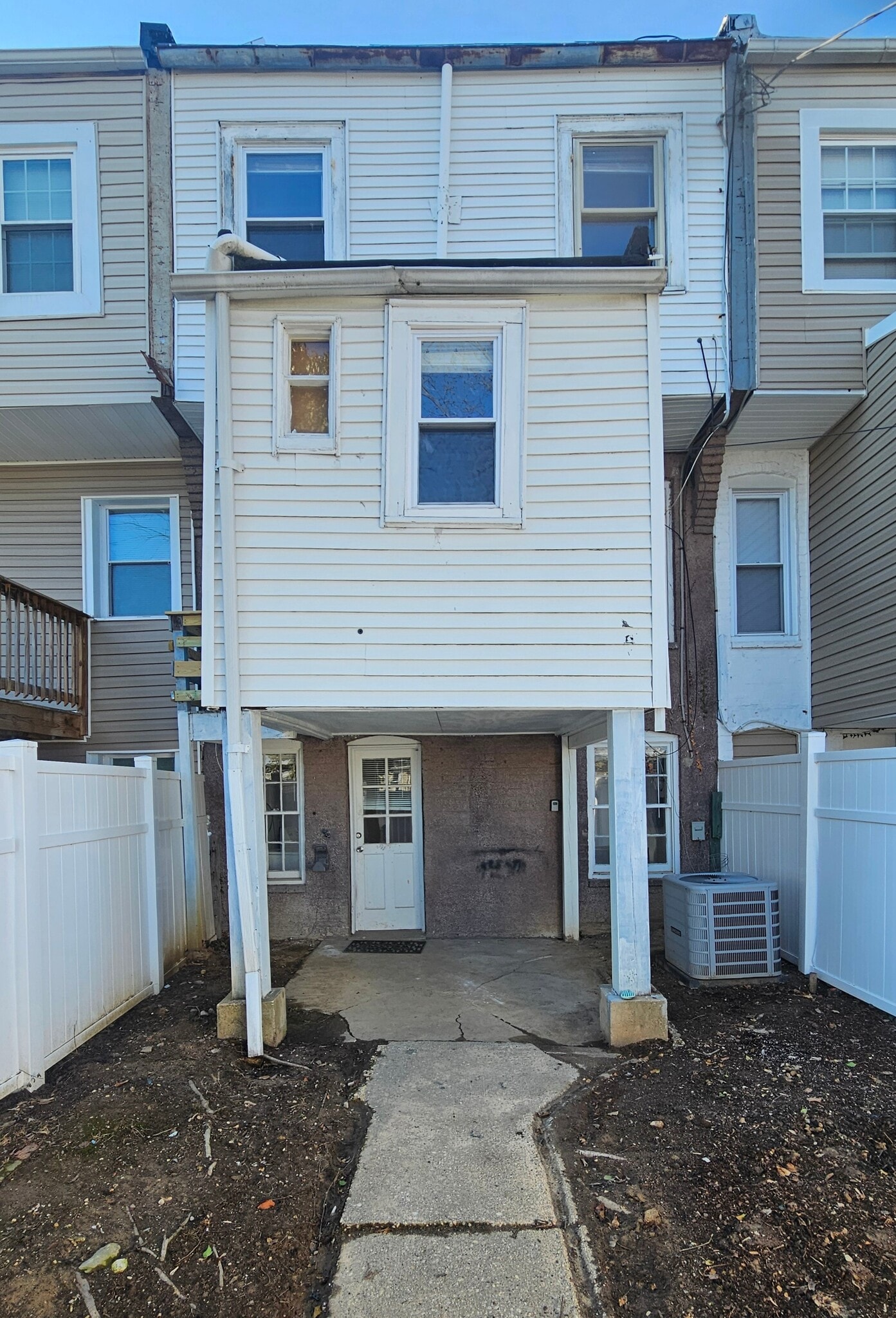 Building Photo - 4633 Kernwood Ave