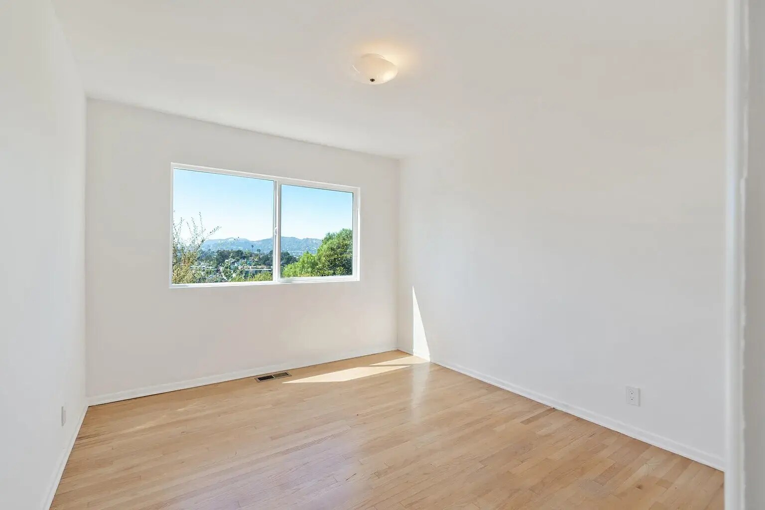 Building Photo - 2001 N Alvarado St