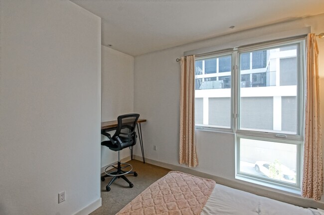 Building Photo - Modern & Spacious, Furnished or Unfurnishe...