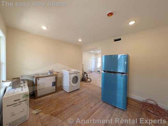 Building Photo - 5-7 Lowell Cir Unit #2