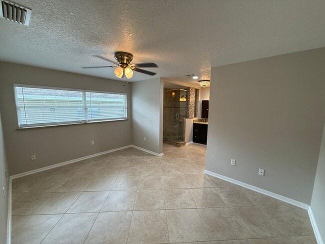 Building Photo - Pretty 3/2 Pool Home in Spring Oaks Commun...