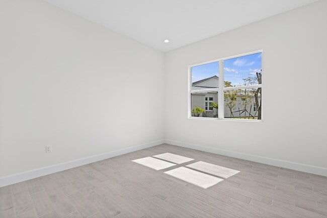 Building Photo - 14976 Woodlot Ct
