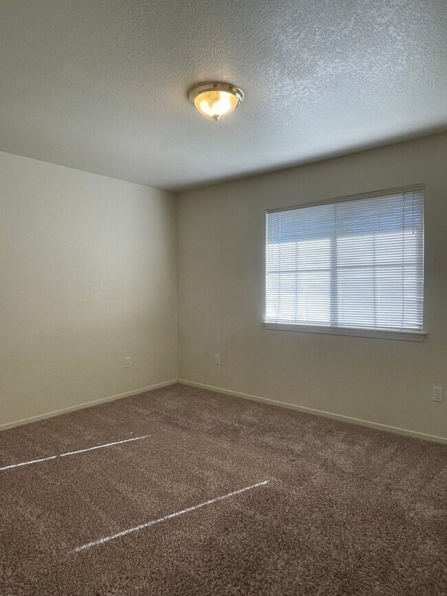 Building Photo - 1390 Serrano Pl