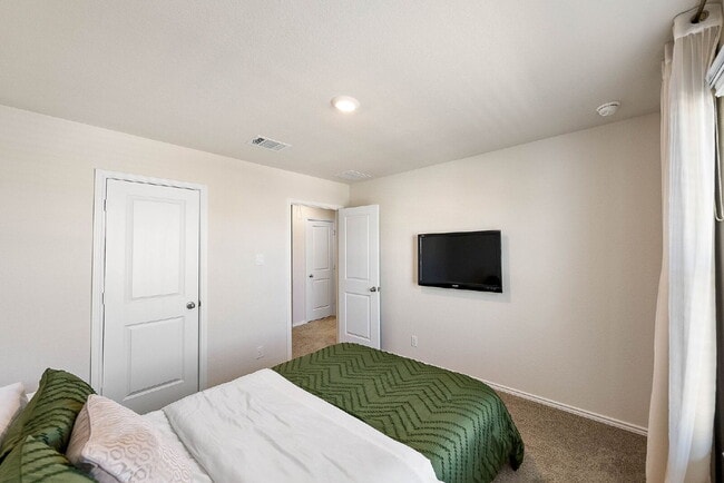 Building Photo - Welcome to Your New Chapter! Enjoy Free Rent, Ask Us How!