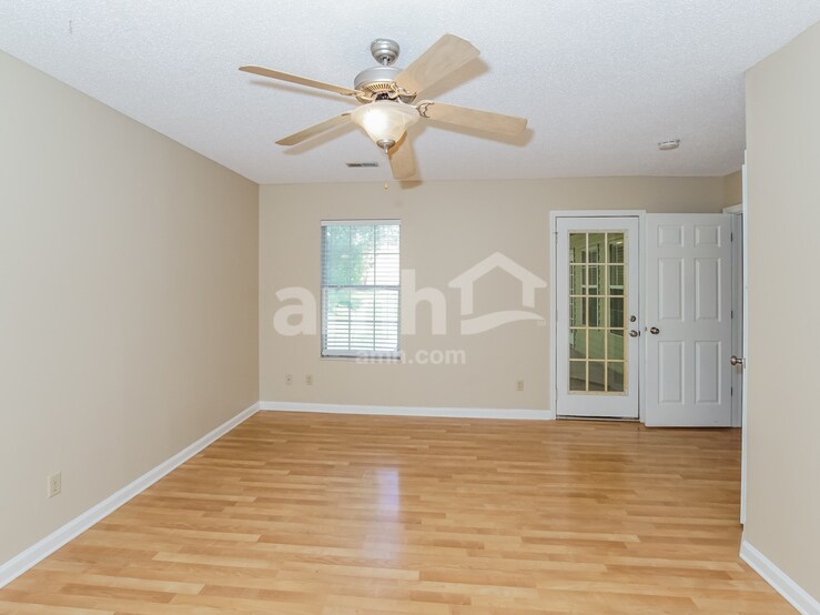 Building Photo - 1245 Edinburgh Dr