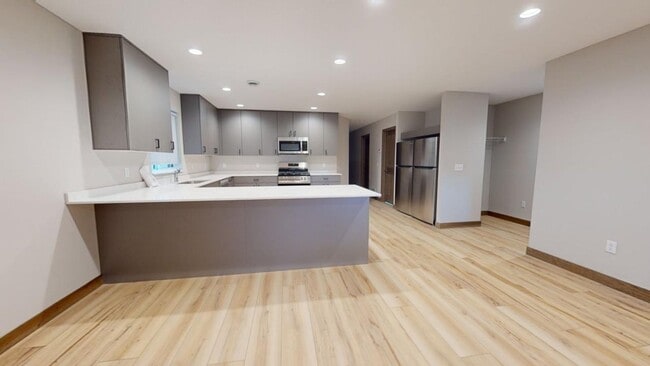 Building Photo - New Construction! 10-Bed 4-Bath