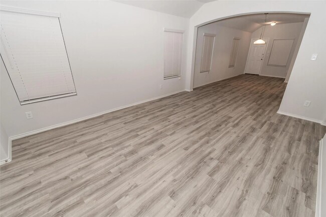 Building Photo - 8814 Livings St