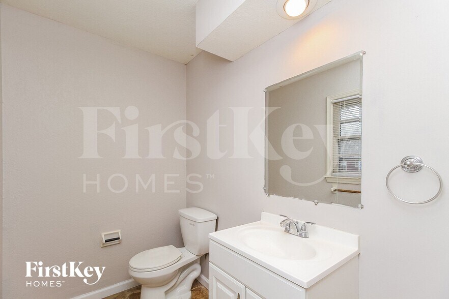 Building Photo - 9214 Farley Ave