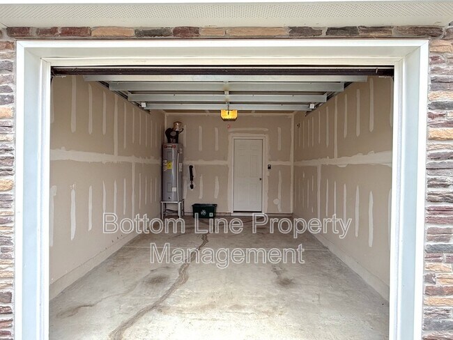 Building Photo - 8109 Murray Br Dr