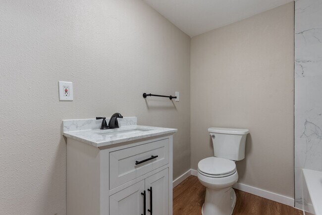 Building Photo - Spacious 5-bed, 2.5-bath home available in...