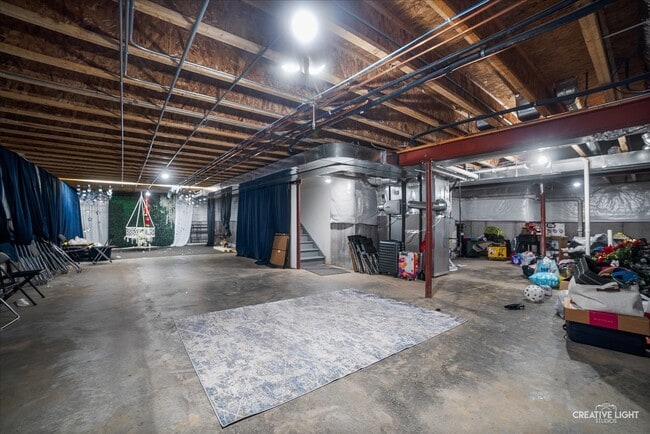 Building Photo - 3675 Shaughnessy Dr