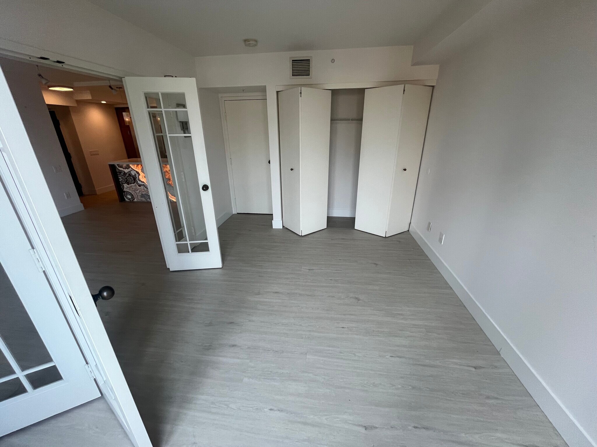 Guest Bedroom/Office - 500 W Harbor Dr