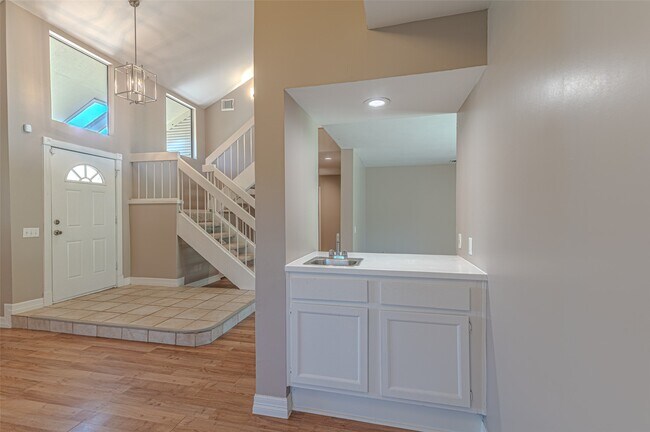 Building Photo - 18506 Creekfield Ct