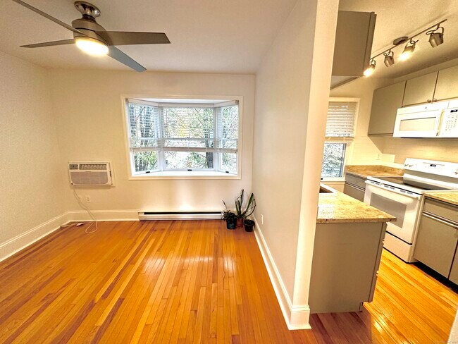 Building Photo - 55 Woodland Pl
