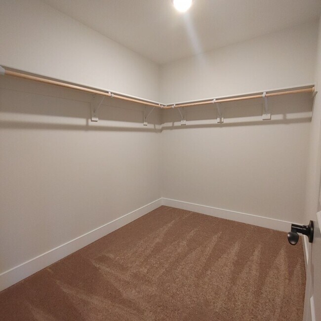 Building Photo - Modern 4BR + AC | Minutes to Hillsboro & High Tech Corridor - Coming Soon!