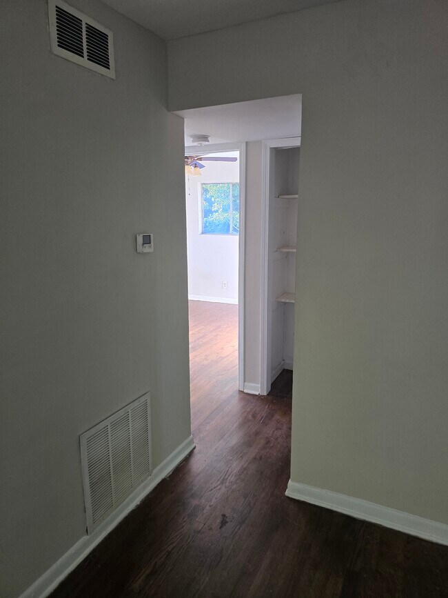 Building Photo - Sells Avenue