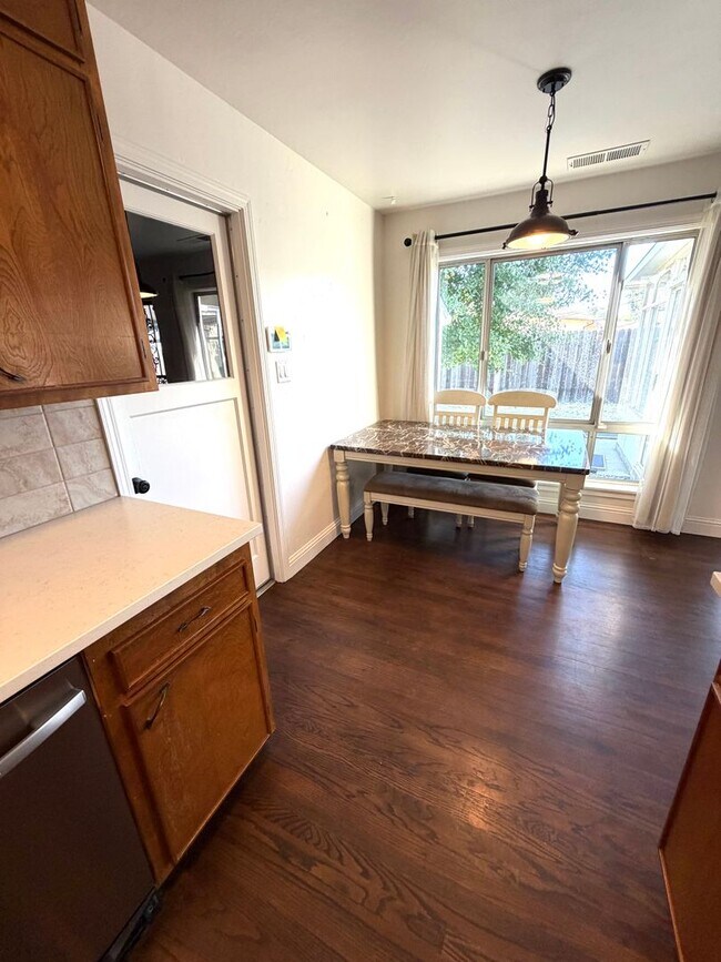 Building Photo - Charming 3-Bed, 1-Bath West Sacramento Home – Updated with Solar!