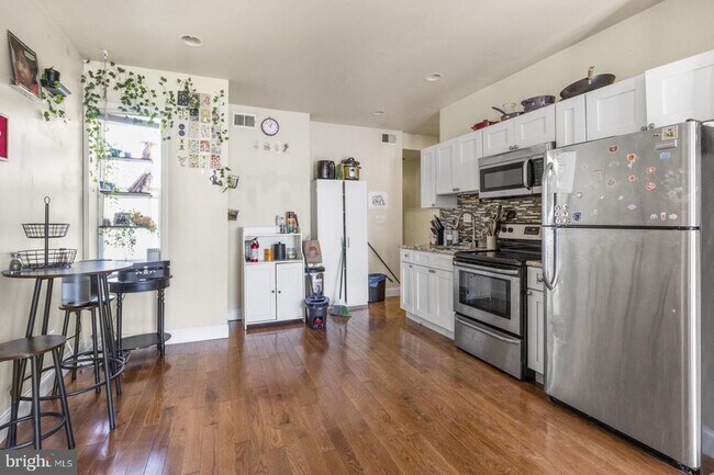 Primary Photo - 2027 S Bancroft St