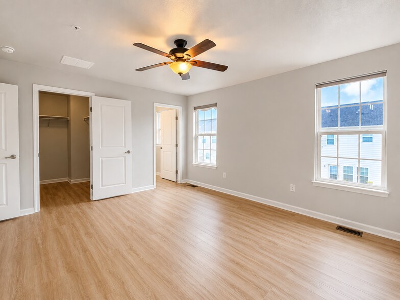 Building Photo - 1502 Pointe View Dr