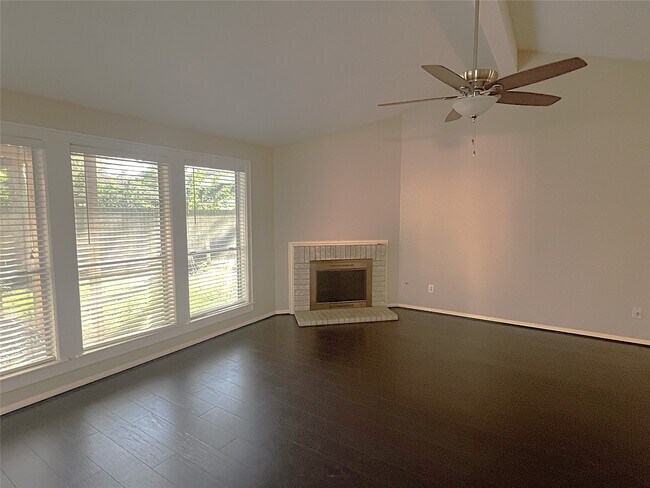 Building Photo - 4910 Linden Pl