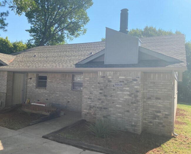 Building Photo - 305 S Fifth