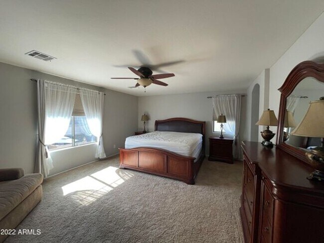 Building Photo - 2449 E Vermont Dr