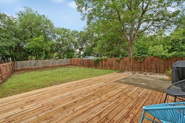 Building Photo - 3203 Carol Ann Dr