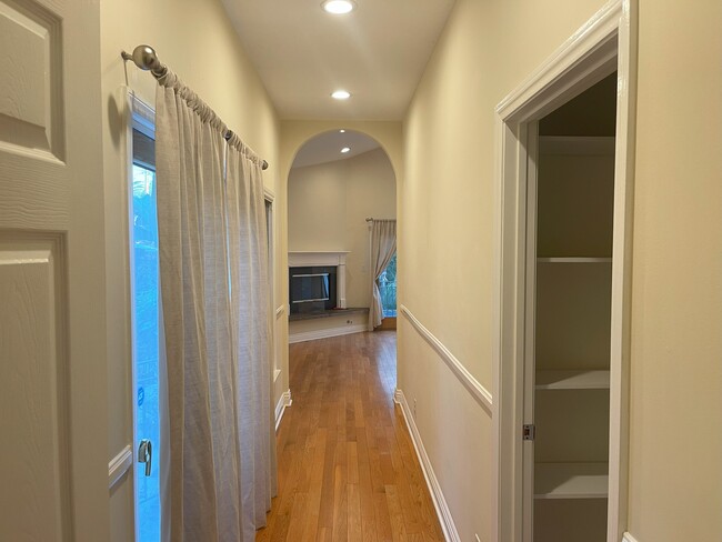 Building Photo - 14320 Hortense St