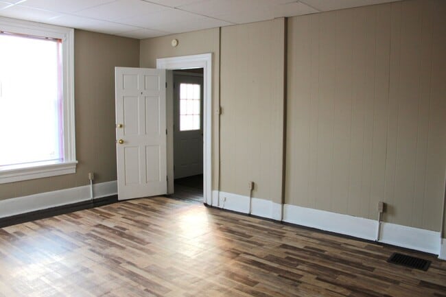 Building Photo - 975 Church St