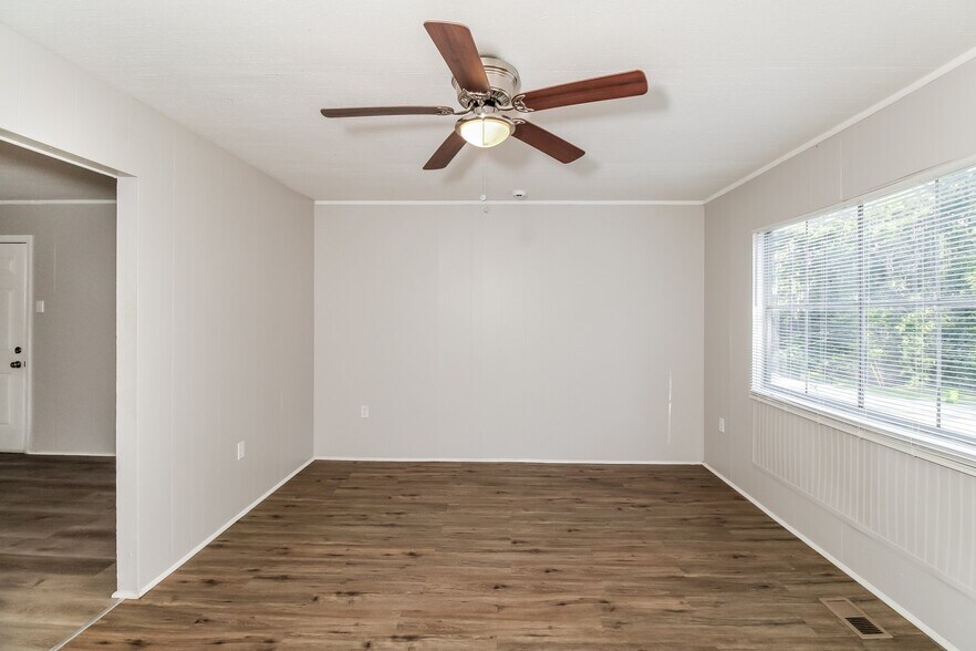 Building Photo - 2701 Welland St