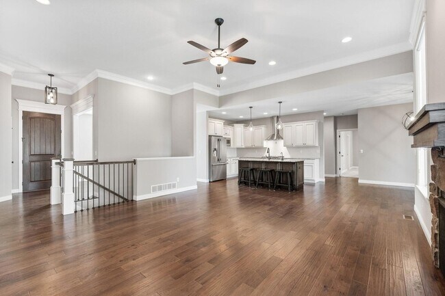 Building Photo - 1605 Labrador Dr