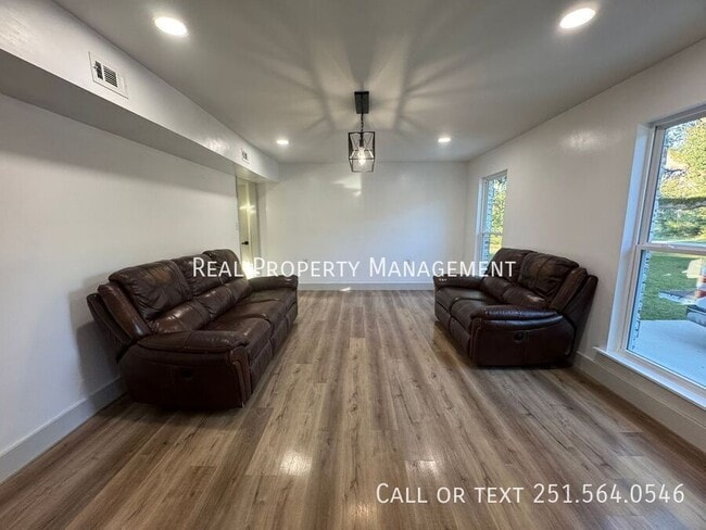 Building Photo - 3158 Lees Ln