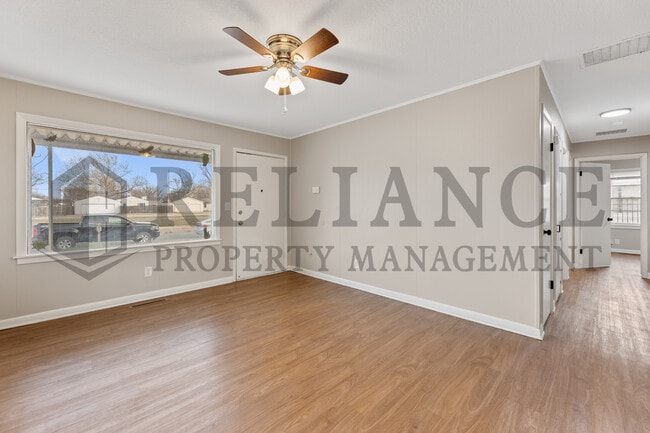 Building Photo - 3419 S Glenn Ave