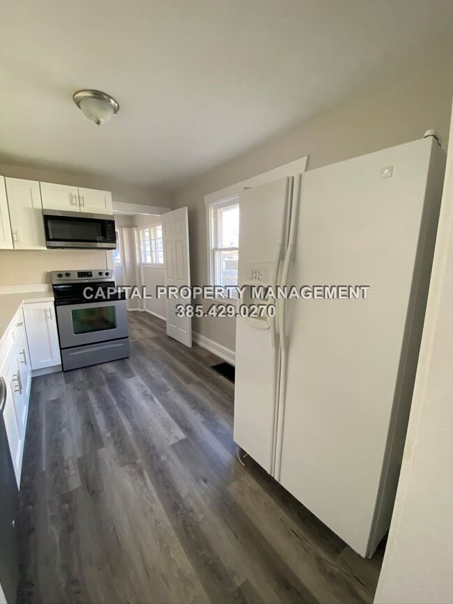 Building Photo - Recently Remodeled 2 Bedroom Home