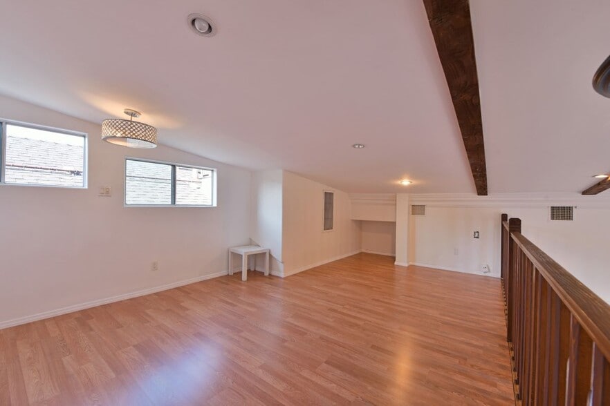 Primary Photo - 7929 Blackburn Ave