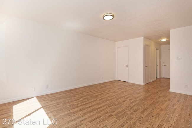 Building Photo - 370 Staten Ave