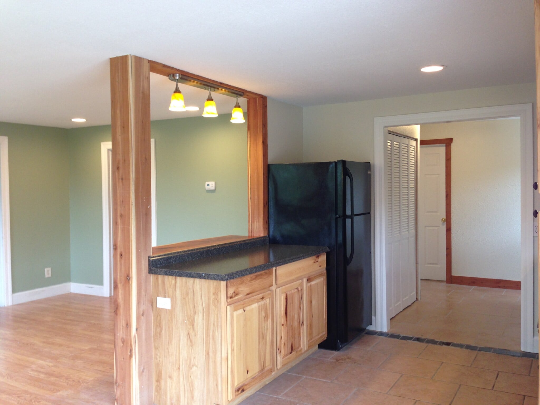 Kitchen bar counter - 378 Gunnison