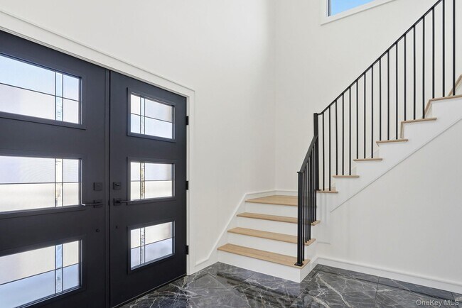 Building Photo - 31 Gedney Way