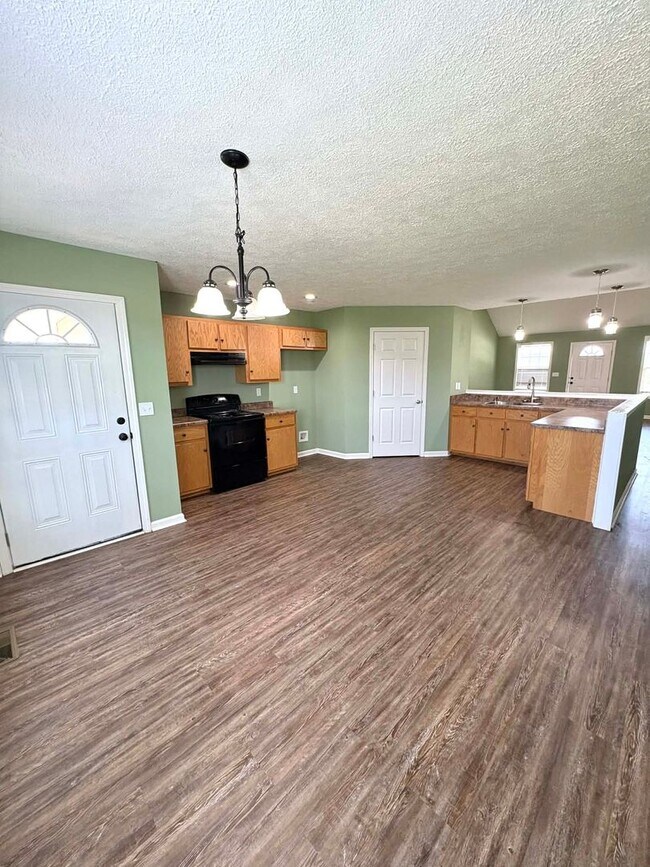 Building Photo - Nice Family Home!