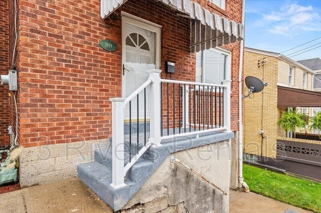Building Photo - 1419 Dagmar Ave