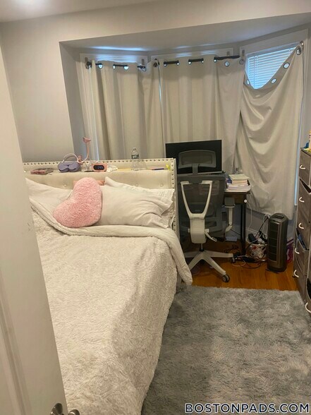 Building Photo - 127 Shirley St