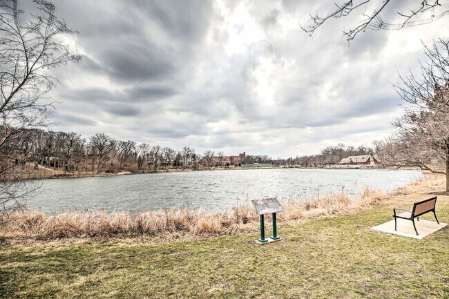 Building Photo - 696 Crescent Blvd