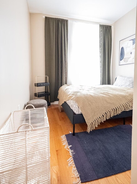 Building Photo - 247 W 113th St