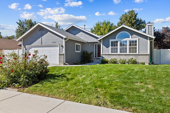 Building Photo - 5415 N Noble Fir Ave