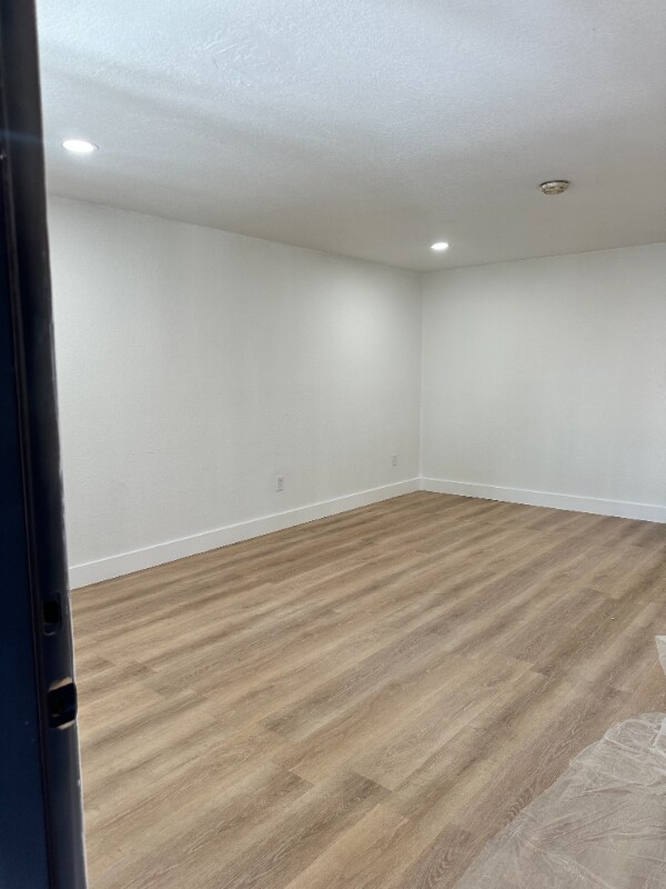 Building Photo - 1078 E White Mountain Blvd
