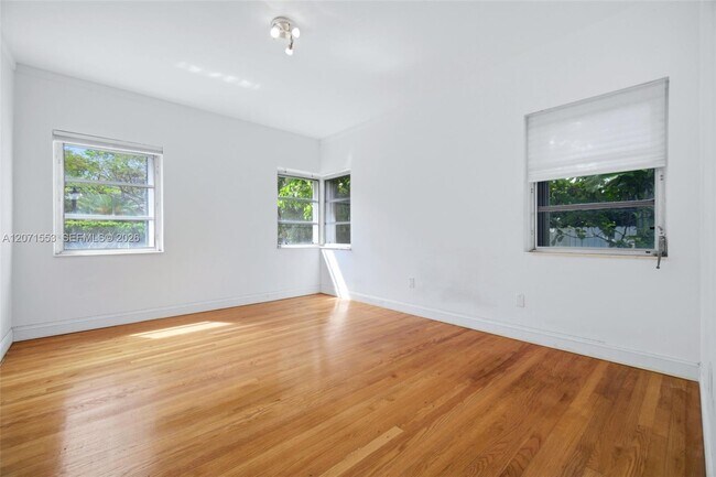 Building Photo - 2300 S Miami Ave